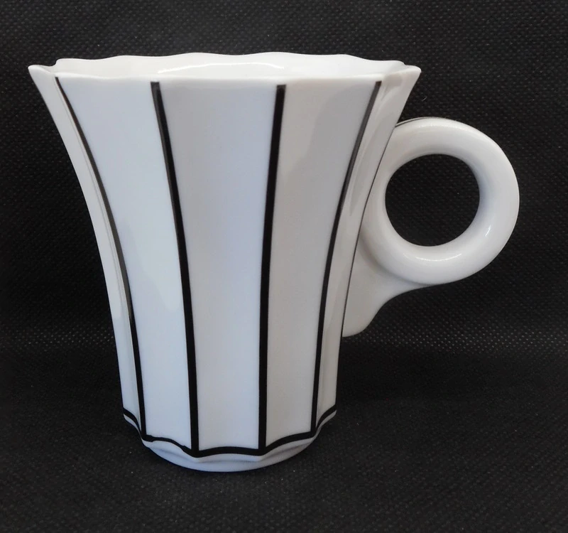GOLDFINGER porcelán: Hrnek ŠÁRKA T