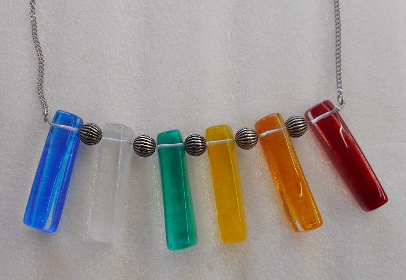 Kaufman Robert: RAINBOW - náhrdelník - vějíř