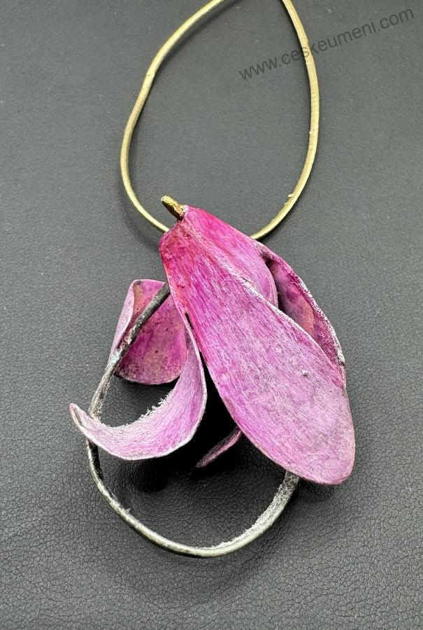 Novotná Veronika: Závěs - Brambořík