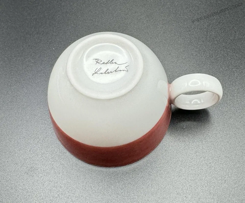 Linhartová Radka: Šálek piccolo červený pruh