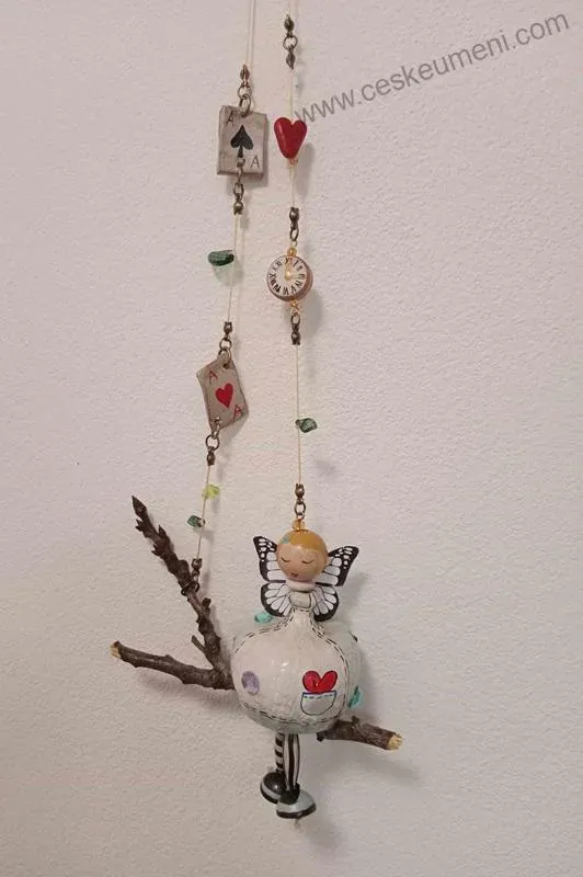 Halířová Dita: Alenka II. -  závěsná panenka z makovice