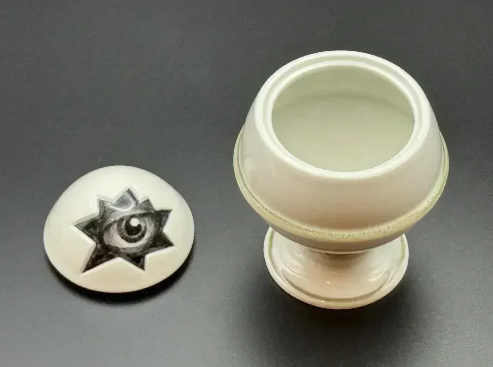 Laštovička Jiří: Dózička vejce - béžový pruh