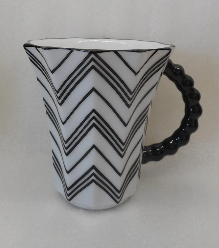 GOLDFINGER porcelán: Hrnek RETRO  T - černý cik - cak