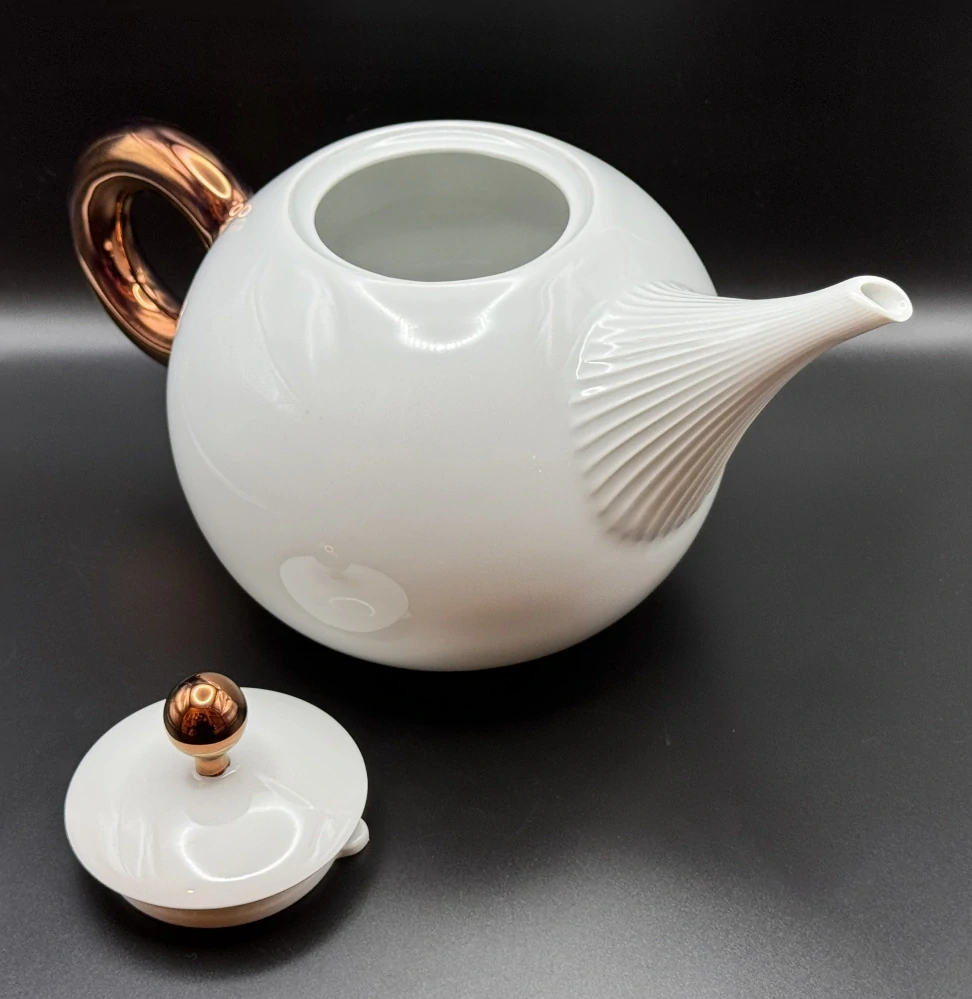 Linhartová Radka: Konvice měď