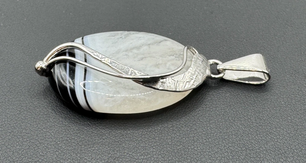 Kurfiřtová Štěpánka: Závěs - Onyx a křišťál