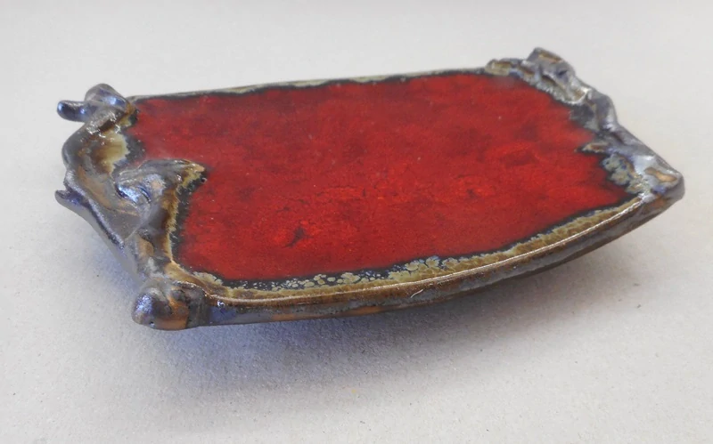 Bašková Štěpánka: Svícen - tácek červený - ozdobný