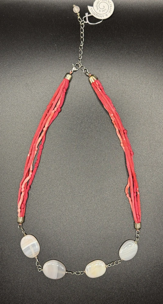 Ammerová Bohumila: Náhrdelník s minerály - červený (růženín)