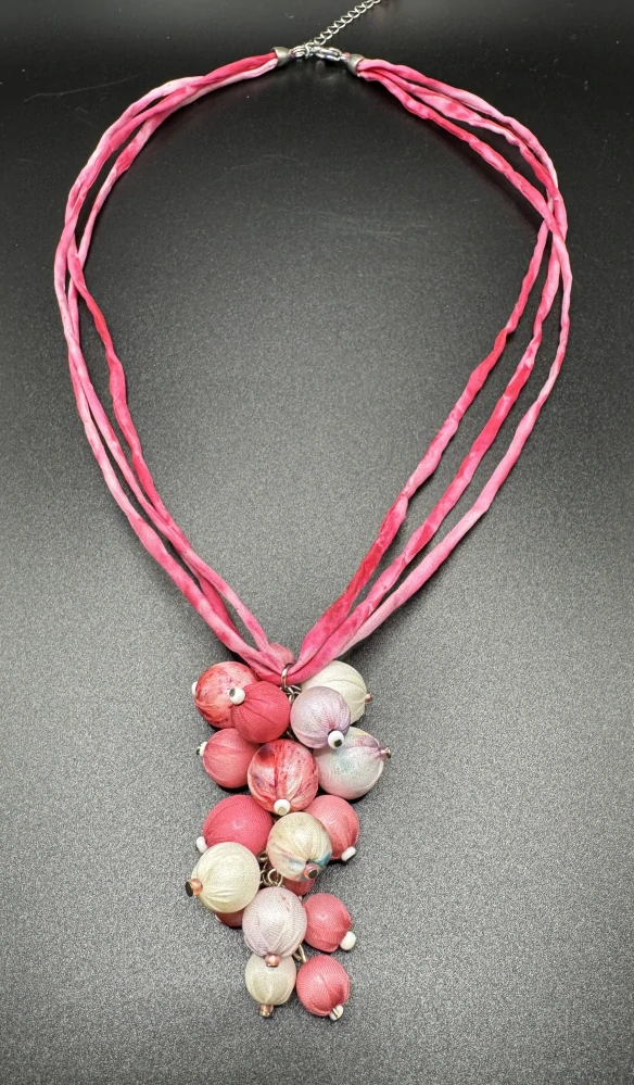 Ammerová Bohumila: Náhrdelník hrozen - růžový