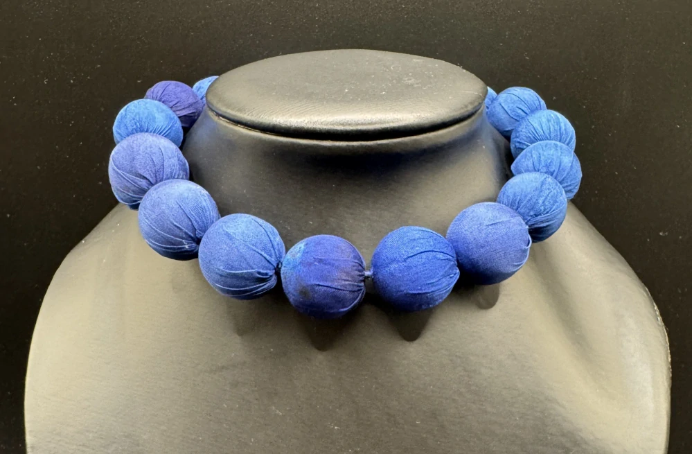 Ammerová Bohumila: Náhrdelník kuličky na šňůrce - modrý