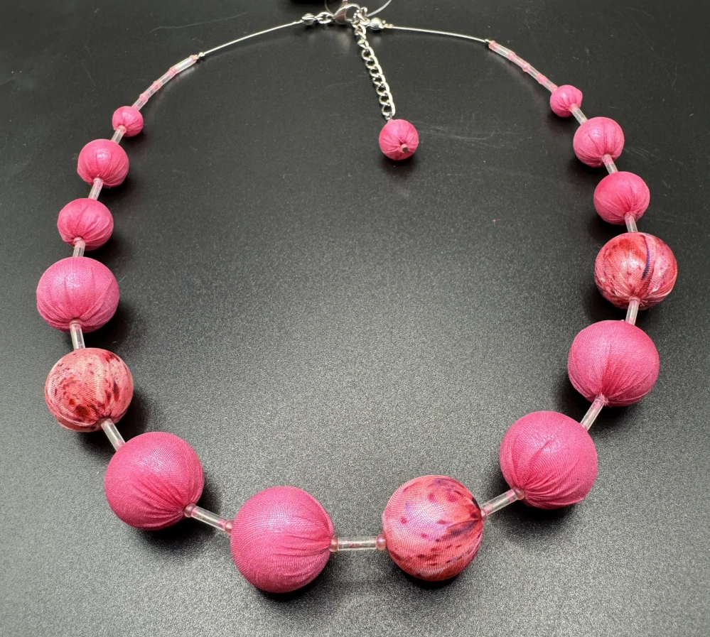 Ammerová Bohumila: Náhrdelník kuličky - růžové s žíháním