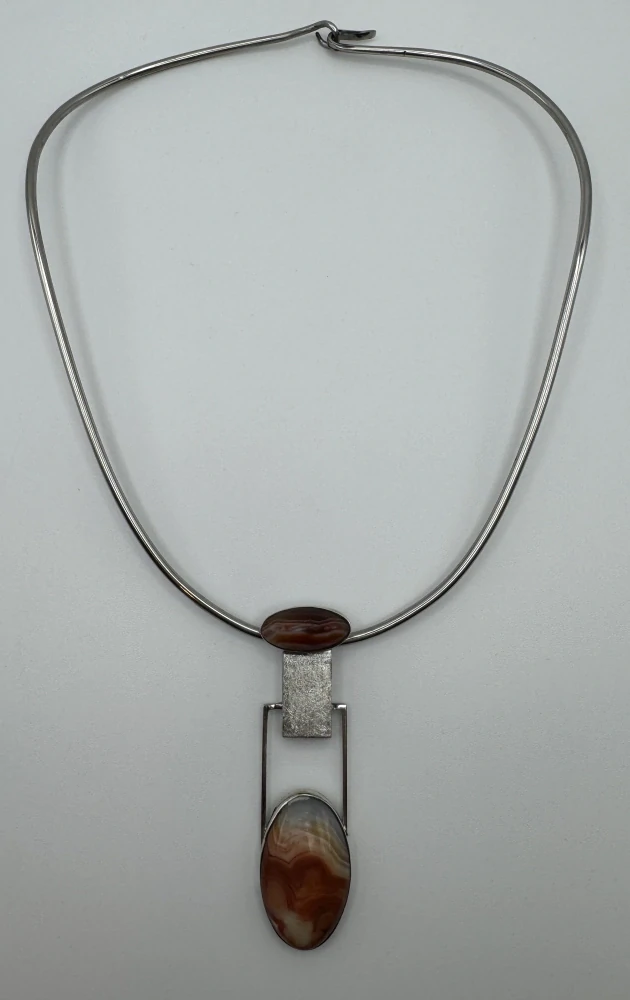 Votipka Karel: Náhrdelník - Achát