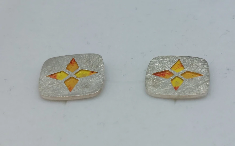 Ebermannová Hana: Náušnice - Střelka