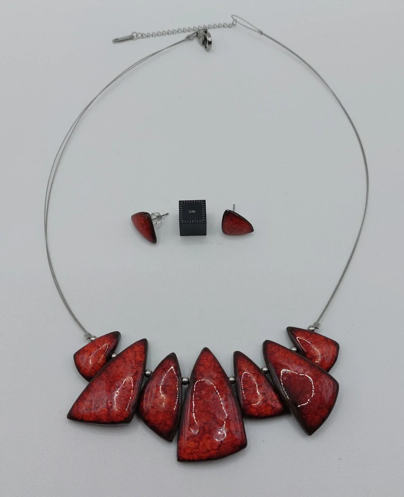Komárková Lea: Set (červené trojúhleníky)