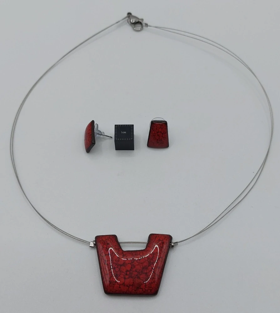 Komárková Lea: Set (červený nepravidelný)