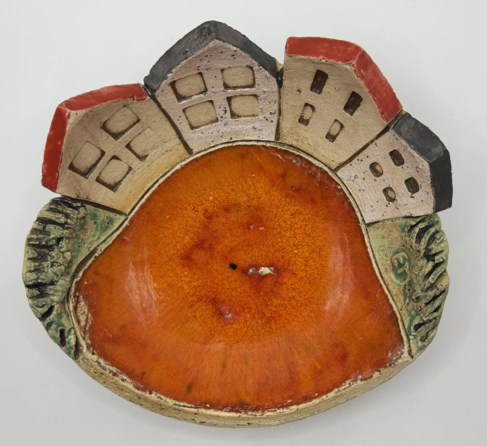 Trbušková Štěpánka: Miska s domky (C)