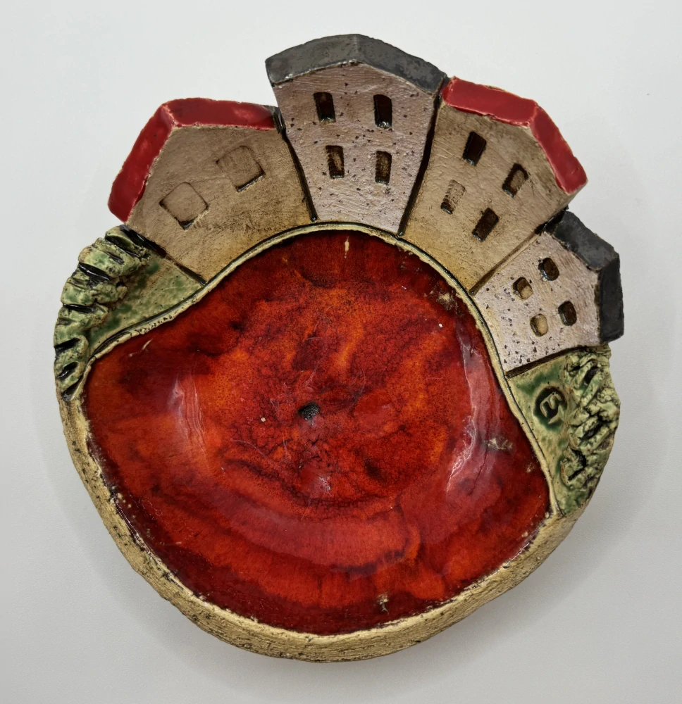 Trbušková Štěpánka: Miska s domky (A)