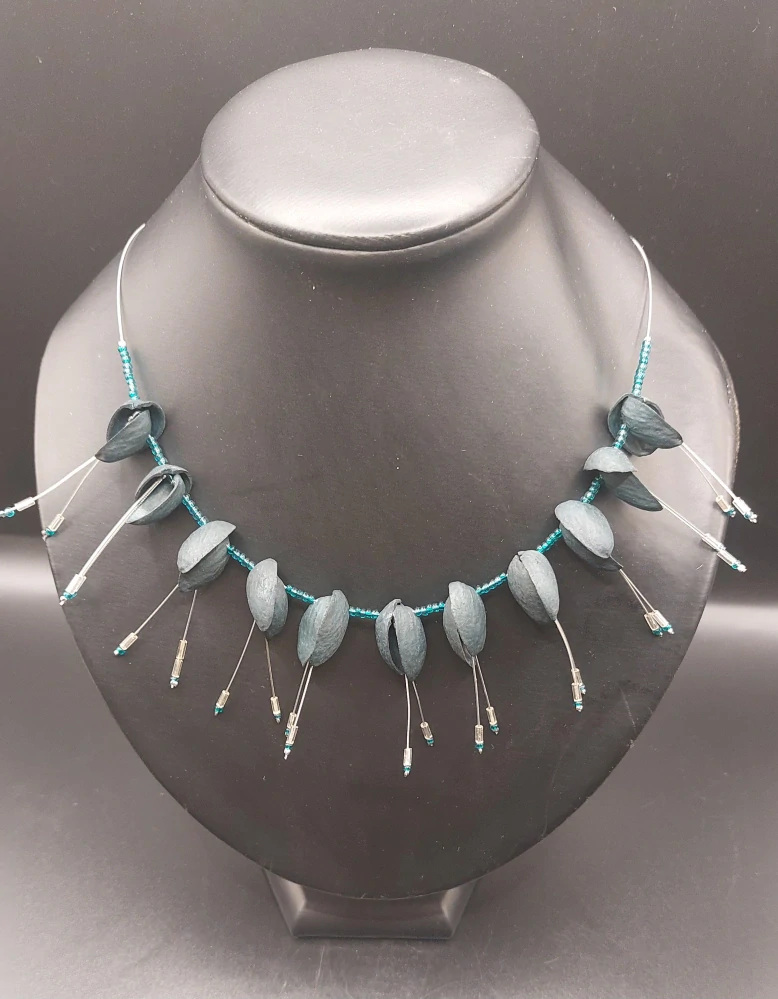 Ammerová Bohumila: Náhrdelník pistácie - petrolejový (E)