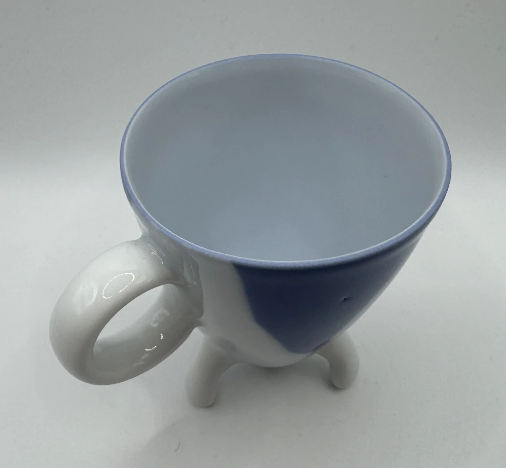 Linhartová Radka: Šálek trojnožka modrobílý