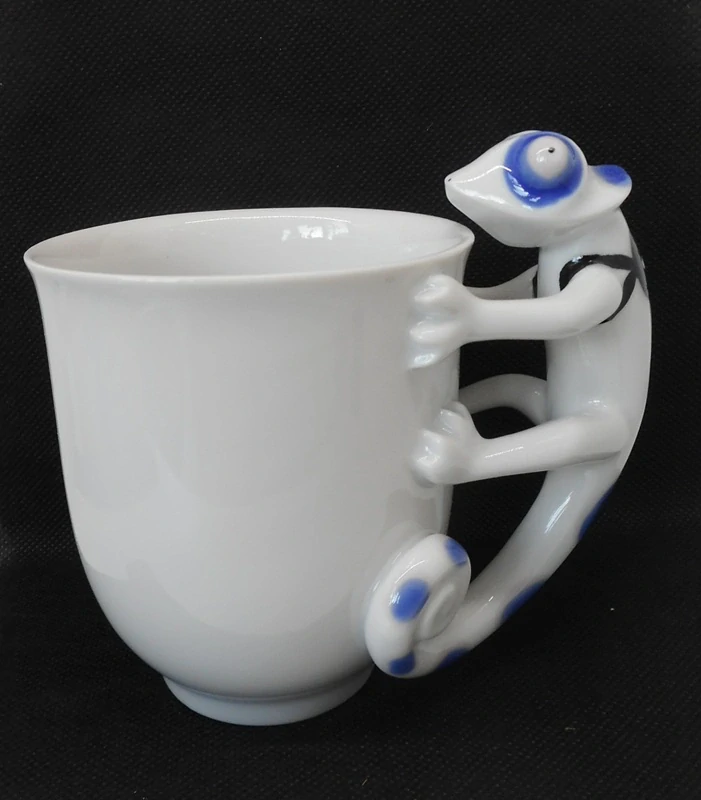 GOLDFINGER porcelán: Hrnek - Chameleon III.