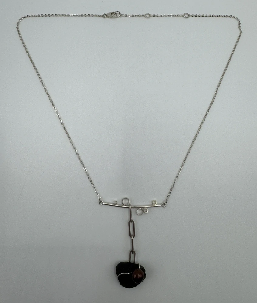 Tichá Andrea: Náhrdelník - Embrace