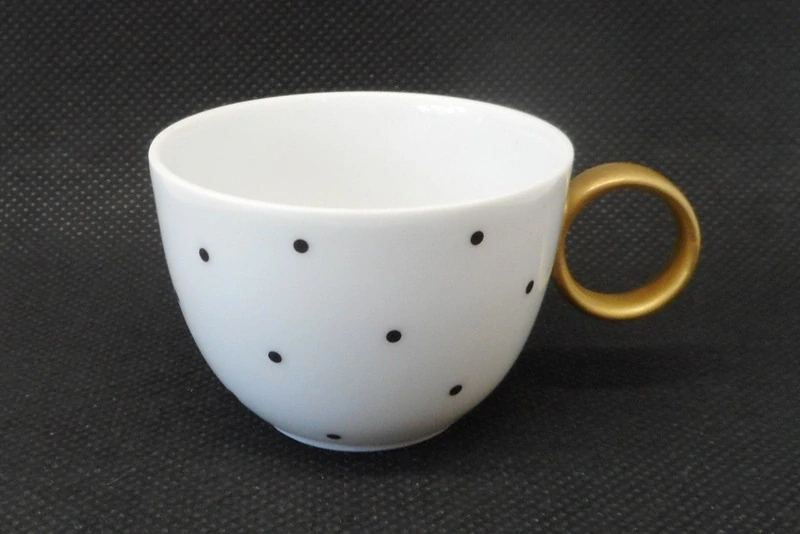 Linhartová Radka: Piccolo šálek s černými puntíky 