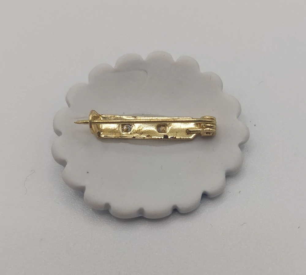 Motlíková Zuzana: Brož (sluníčko)