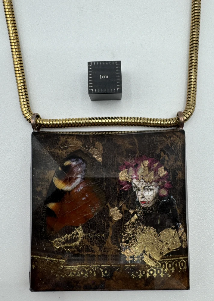 Machová Zuzana: Závěs - koláž a květy