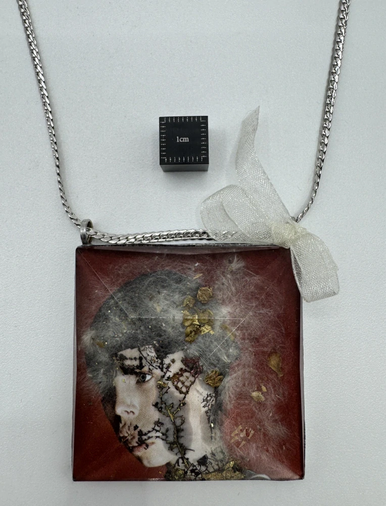 Machová Zuzana: Závěs - koláž a květy