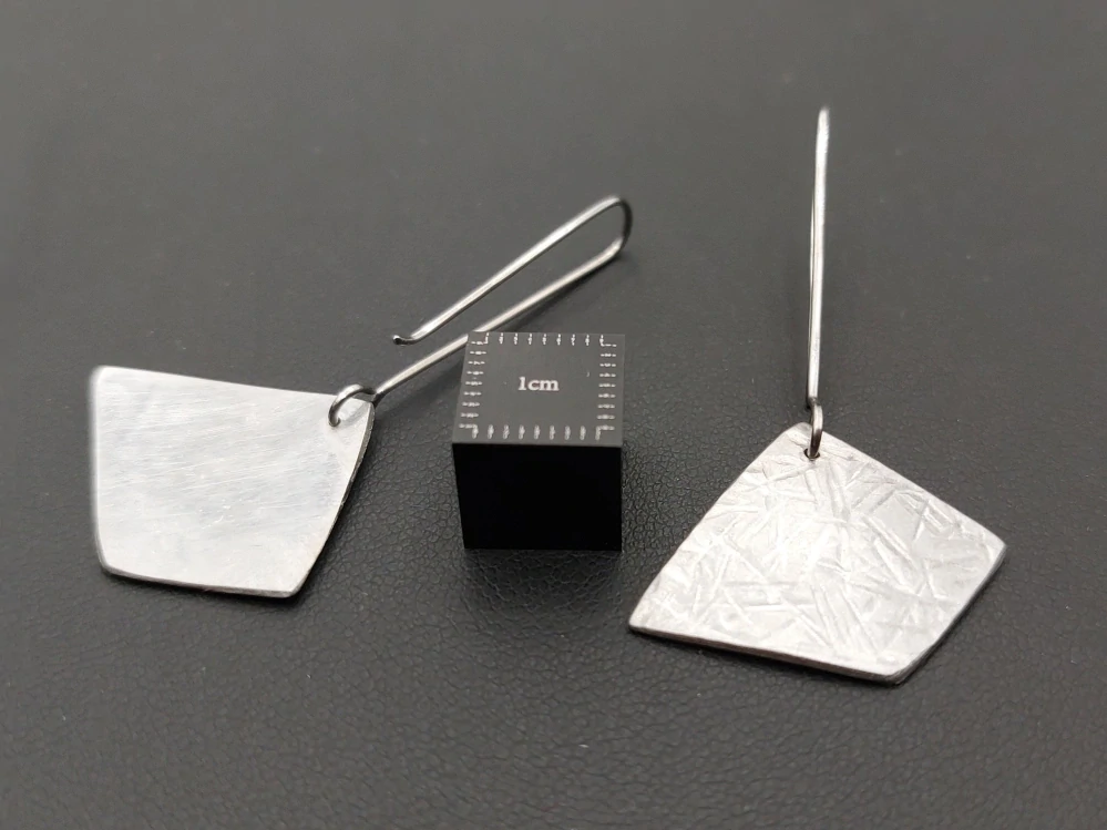 Lavičková Hana: Náušnice