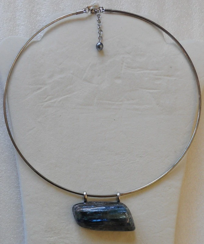 Horová Růžena: Náhrdelník - kyanit (disten)