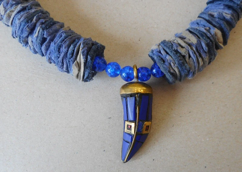 Havrdová Olga: Náhrdelník modrý - kůže + poldrahokam