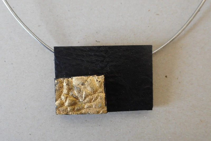 Havrdová Olga: Náhrdelník kůže 