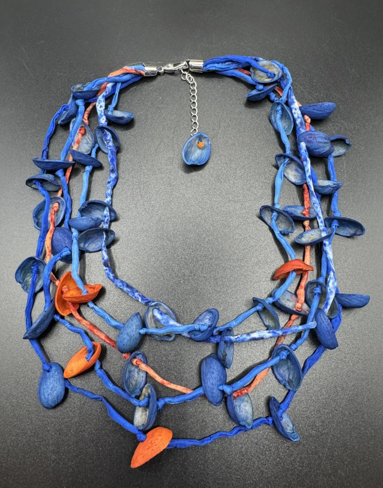 Ammerová Bohumila: Náhrdelník hedvábí + pistácie - modro-oranžový