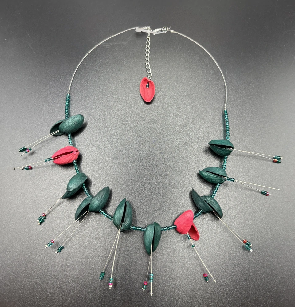 Ammerová Bohumila: Náhrdelník pistácie - zeleno-červený