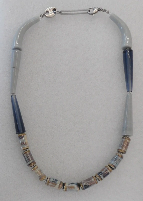 Brodská Vladimíra: Náhrdelník krátký šedý - kombinovaný