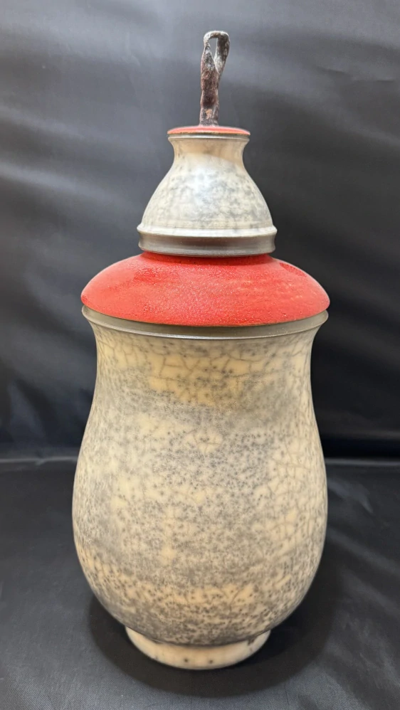 Plíhal Michal: Dóza s červeným víčkem