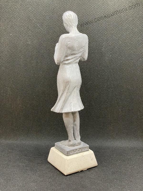 Bocker Jaroslav: Dívka s jablkem