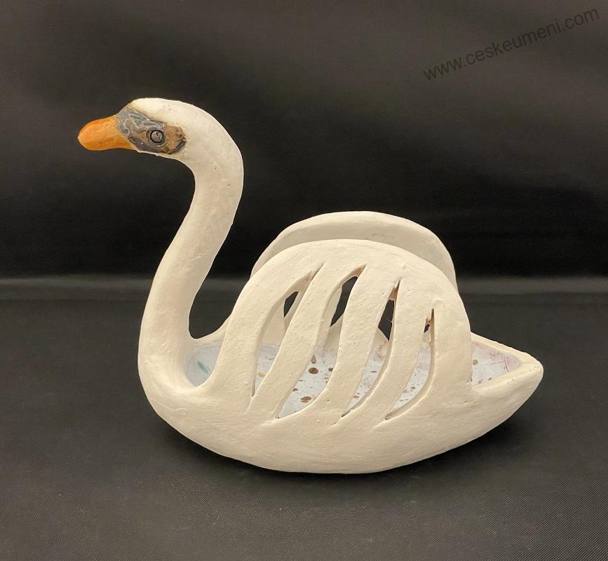 Alferiová Alena: Labuť b)