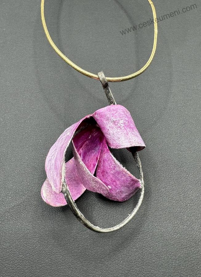 Novotná Veronika: Závěs - Brambořík