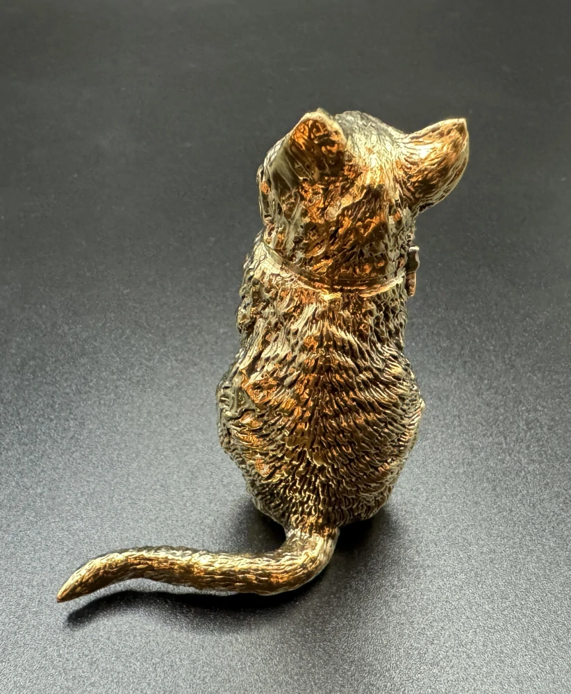 Garguláková Ivana: Kočka sedící