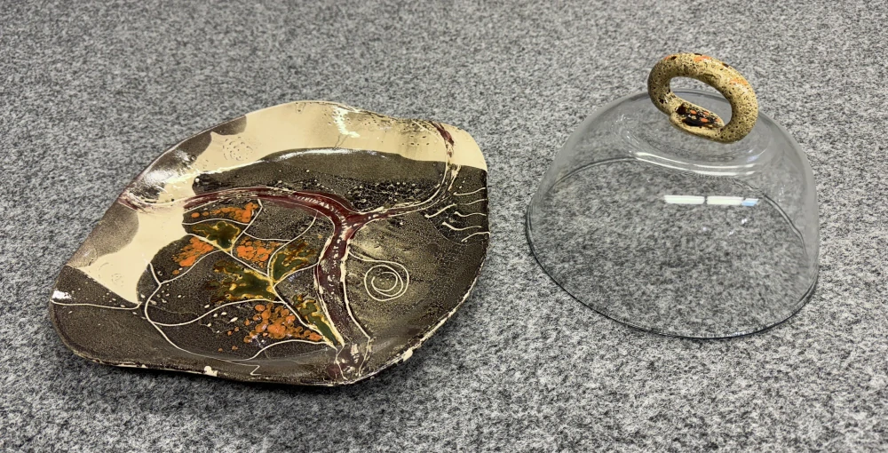 Strunová Gebrt Květuše: Tác a poklop