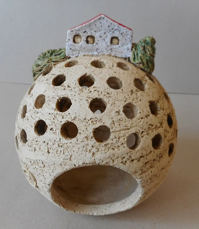 Trbušková Štěpánka: Svícen - koule velká s domkem