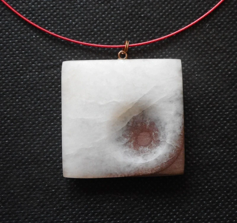 Doucha Jiří: Náhrdelník oboustranný II. - břidlice a alabastr