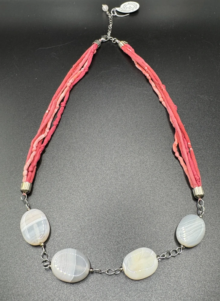 Ammerová Bohumila: Náhrdelník s minerály - červený (růženín)