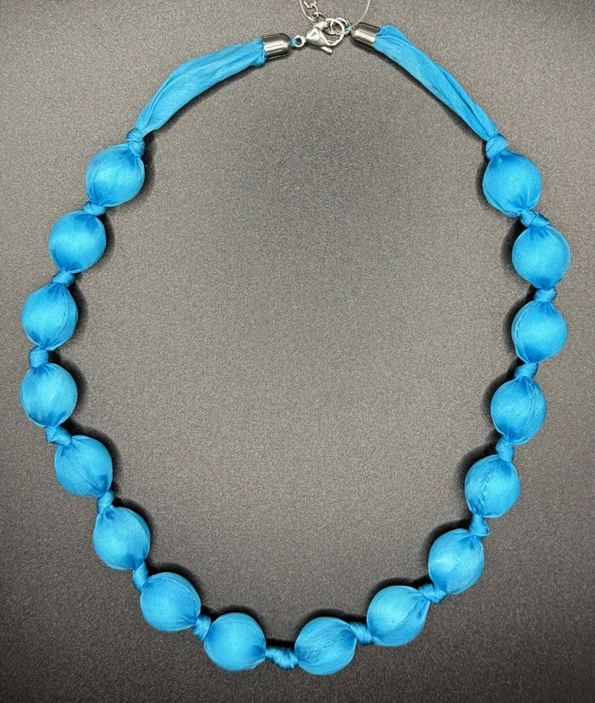 Ammerová Bohumila: Náhrdelník kuličky s uzlíky - modrý