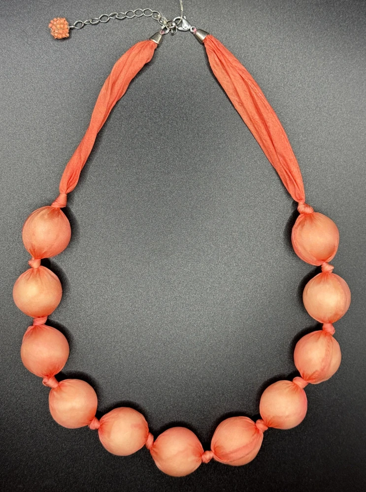 Ammerová Bohumila: Náhrdelník kuličky s uzlíky - meruňkový