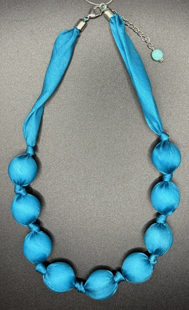 Ammerová Bohumila: Náhrdelník kuličky s uzlíky - tyrkysový