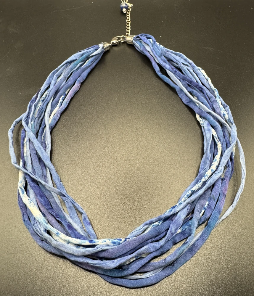 Ammerová Bohumila: Náhrdelník šňůrky - modrý se žíháním