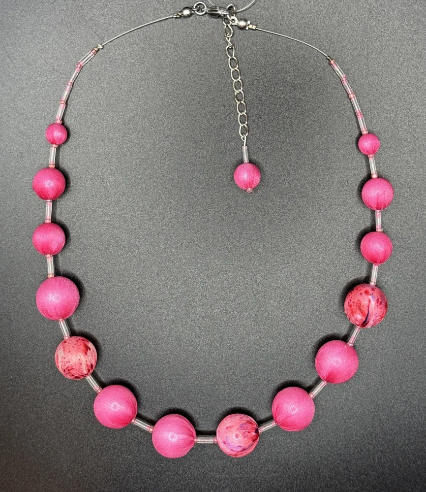 Ammerová Bohumila: Náhrdelník kuličky - růžové s žíháním