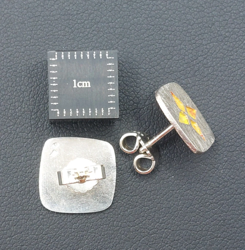 Ebermannová Hana: Náušnice - Střelka